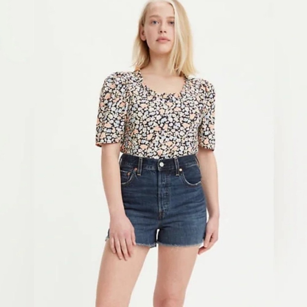 Levi’s floral crop top